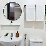 Camari Mandaluyong Staycation 1 With Ps4, 400Mbps Wifi, Pool, Netflix Near Mrt Boni, Bgc, Megamall, Makati
