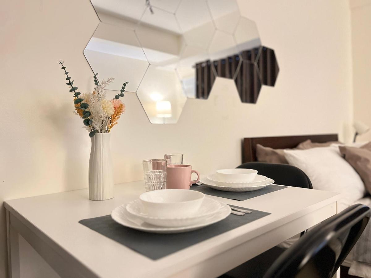 Camari Mandaluyong Staycation 1 With Ps4, 400Mbps Wifi, Pool, Netflix Near Mrt Boni, Bgc, Megamall, Makati * Manila