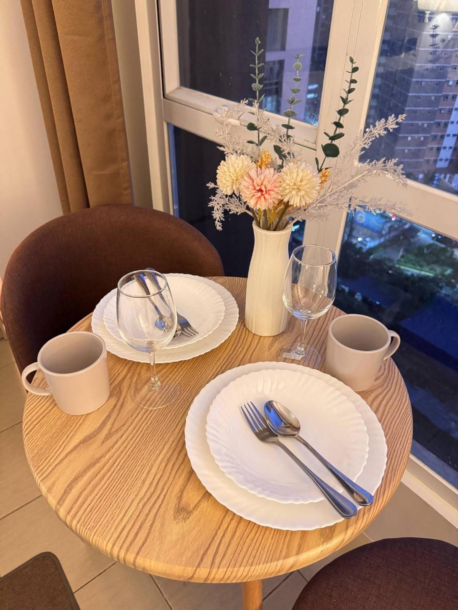 Camari Mandaluyong Staycation 1 With Ps4, 400Mbps Wifi, Pool, Netflix Near Mrt Boni, Bgc, Megamall, Makati *