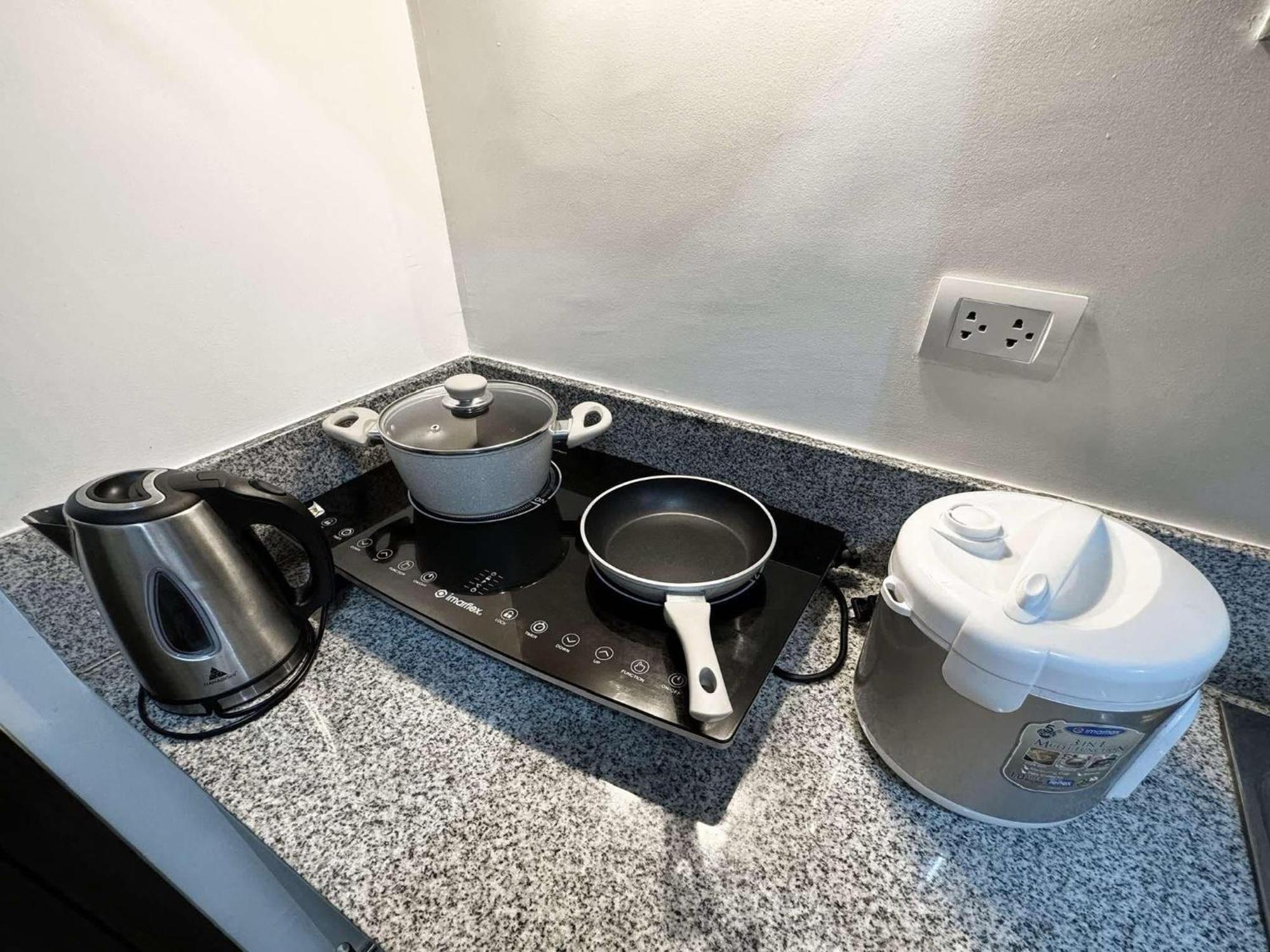 Camari Mandaluyong Staycation 1 With Ps4, 400Mbps Wifi, Pool, Netflix Near Mrt Boni, Bgc, Megamall, Makati * Manila