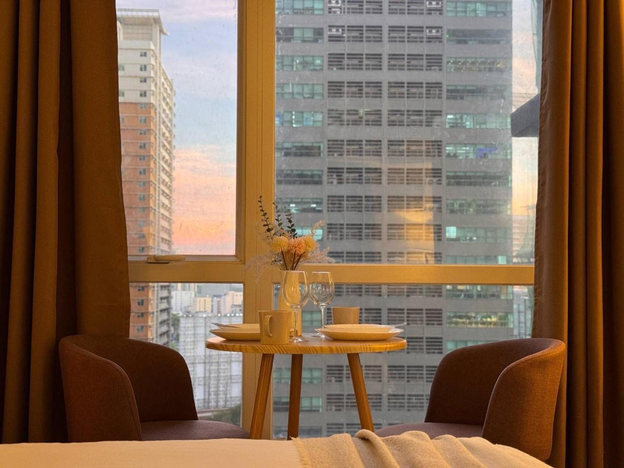 Camari Mandaluyong Staycation 1 With Ps4, 400Mbps Wifi, Pool, Netflix Near Mrt Boni, Bgc, Megamall, Makati *