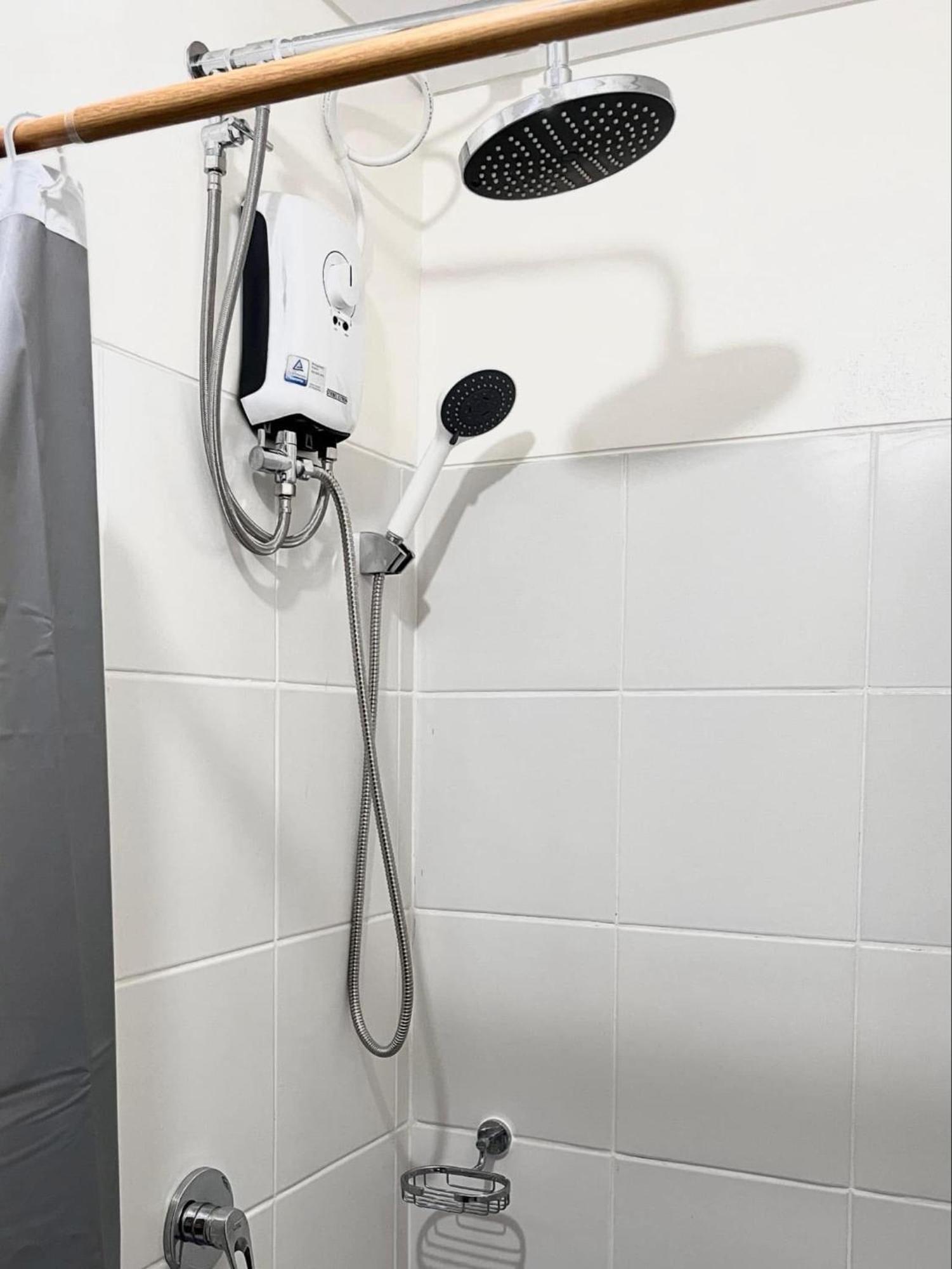 Camari Mandaluyong Staycation 1 With Ps4, 400Mbps Wifi, Pool, Netflix Near Mrt Boni, Bgc, Megamall, Makati * Manila